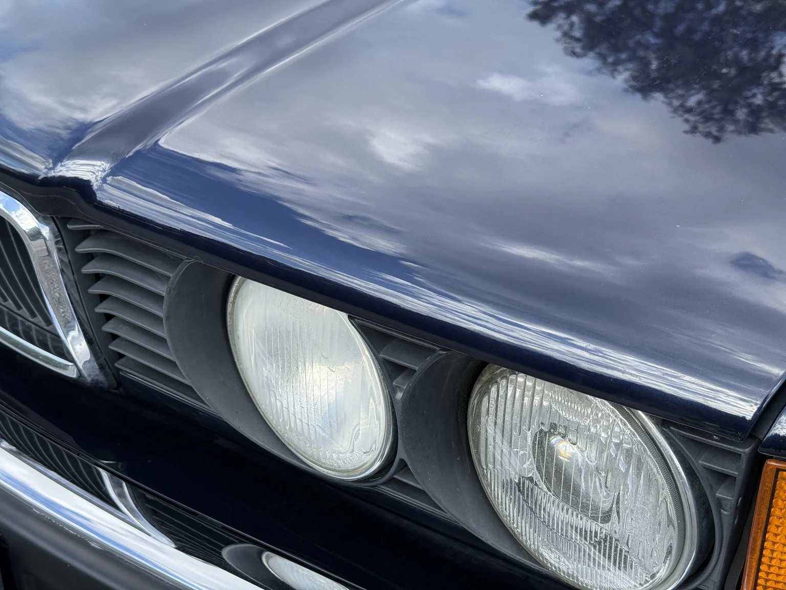 Exterior image of 1990 BMW 750i (22)