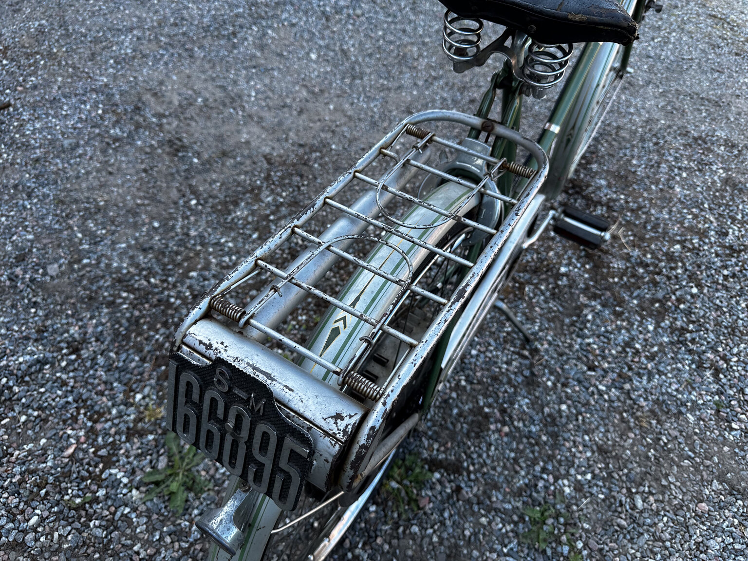 Exteriörbild på 1951 Fux med påhängsmotor