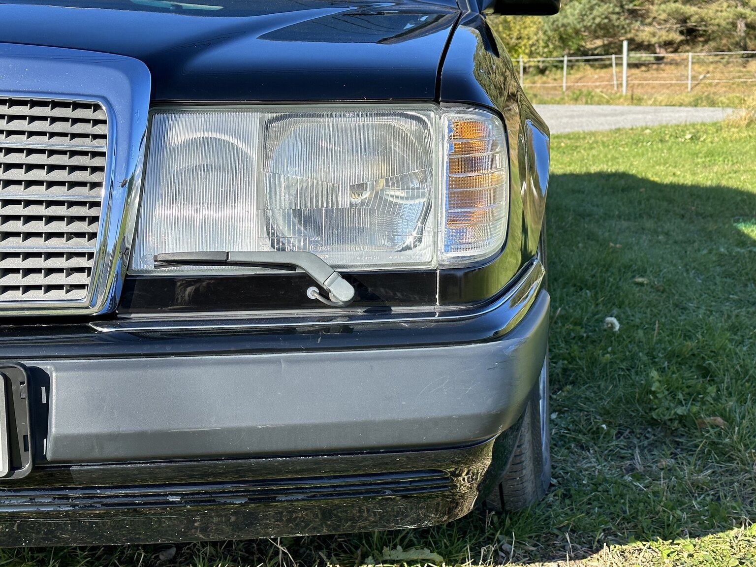 Exterior image of 1990 Mercedes-Benz 300 CE 24V (46)