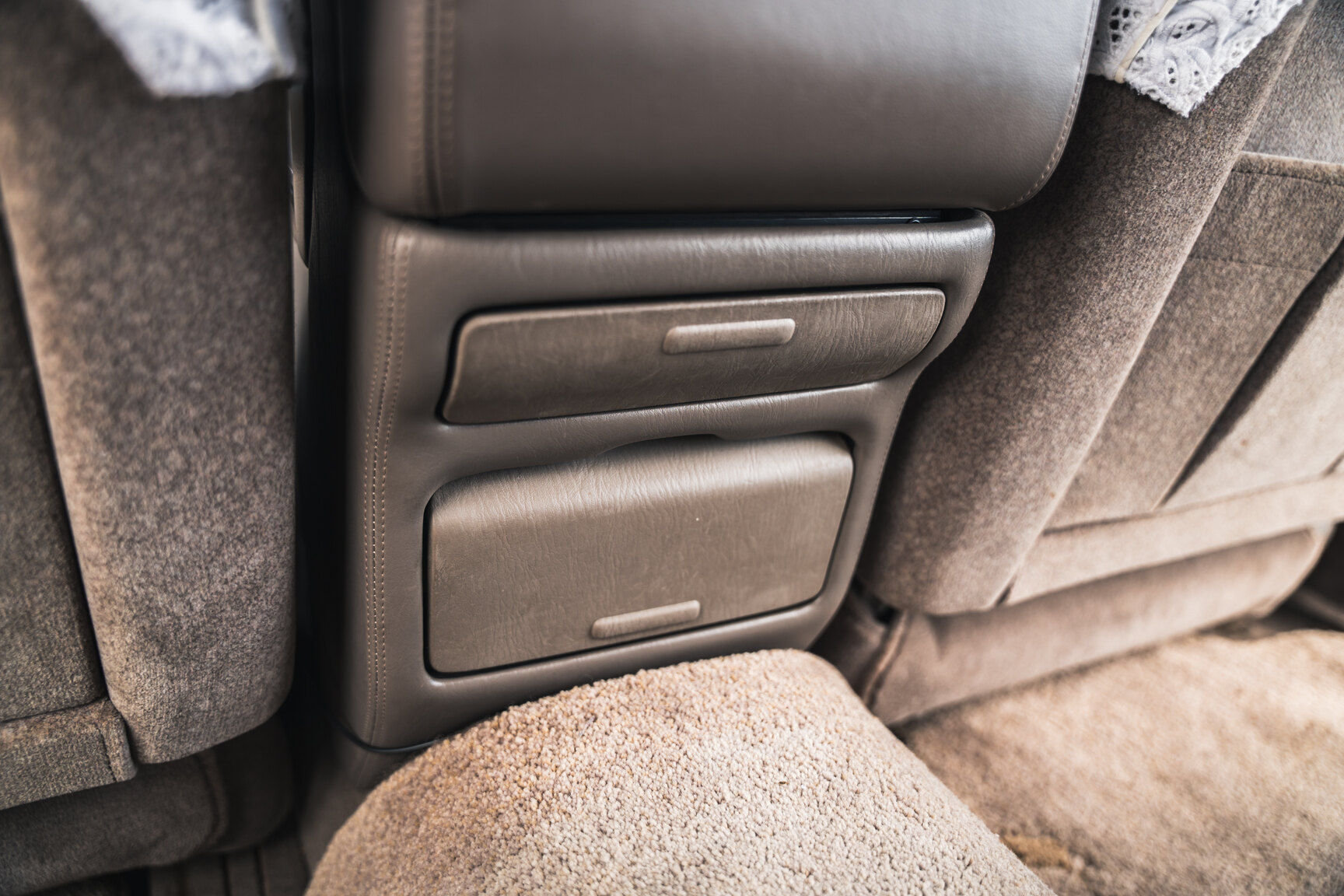 Innenraumfoto von 2000 Toyota Century