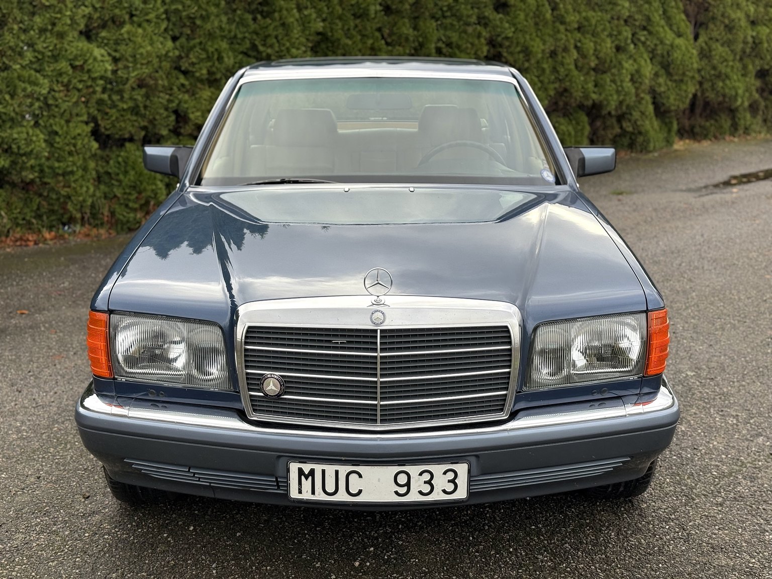 Exterior image of 1987 Mercedes-Benz 300 SE