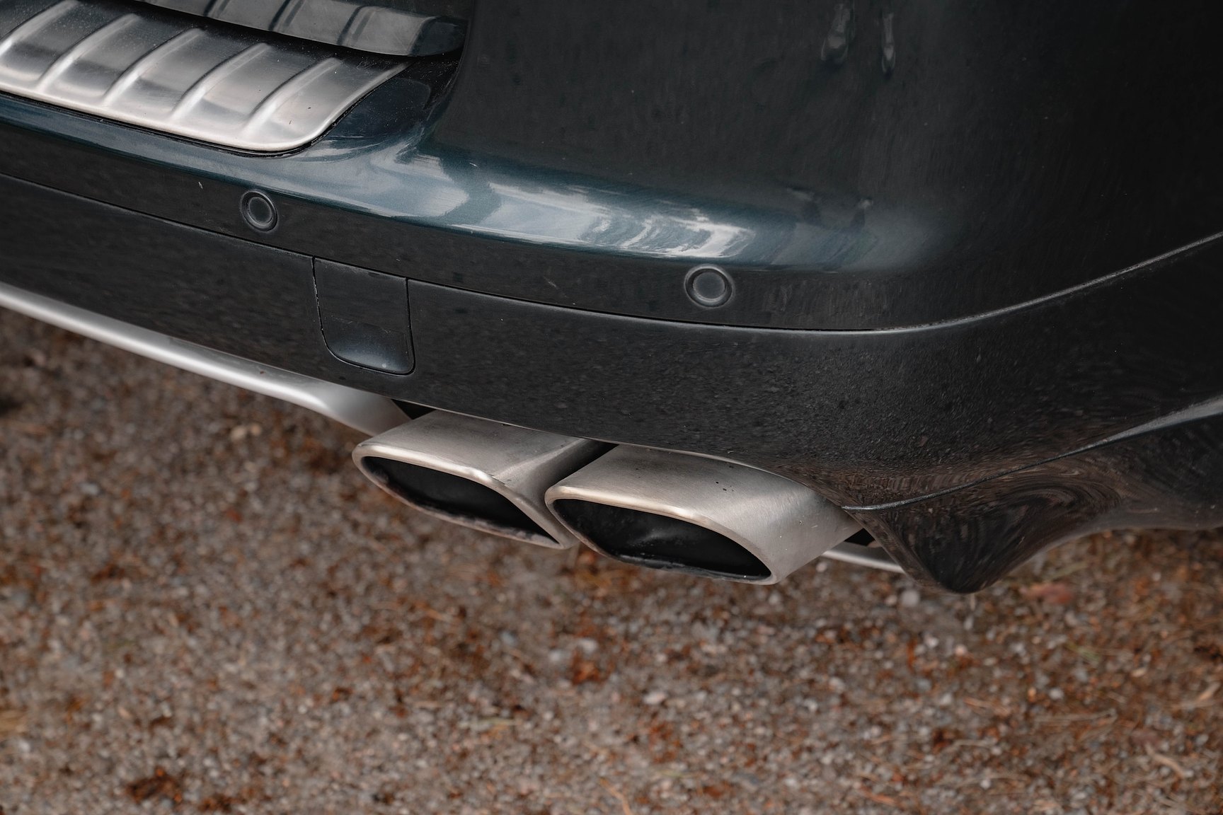 Exterior image of 2005 Porsche Cayenne Turbo WLS