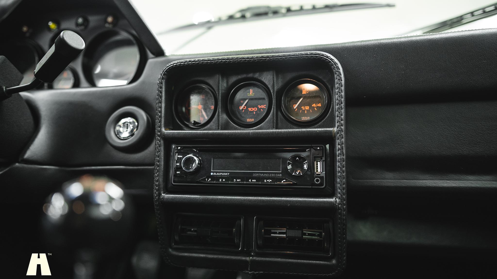 Interiörbild 1986 Ferrari 328 GTB