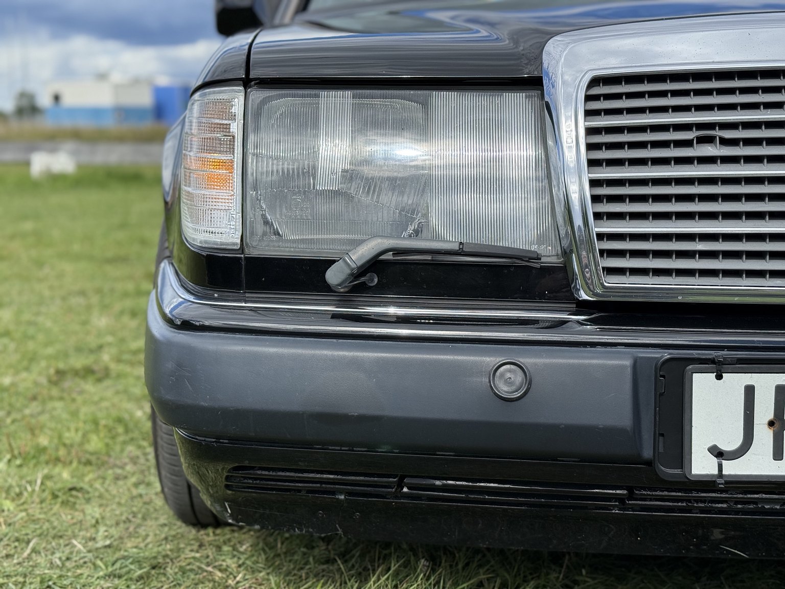 Exterior image of 1990 Mercedes-Benz 300CE-24
