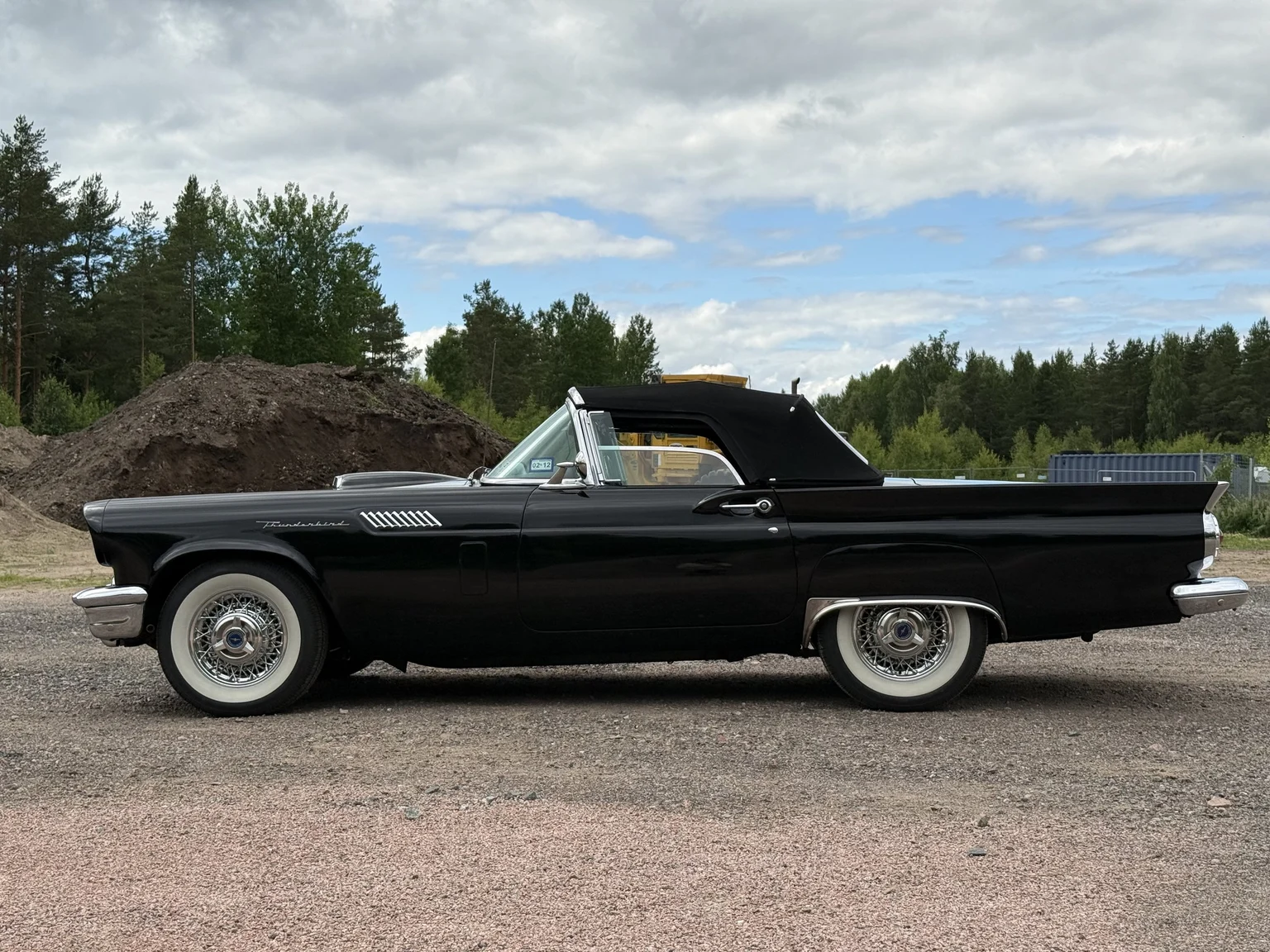 Exterior image of 1957 Ford Thunderbird (15)