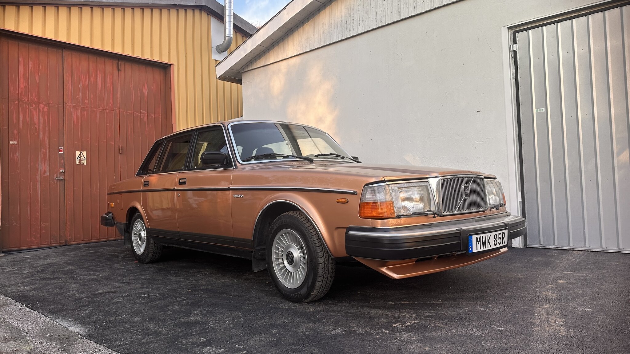 Exteriörbild på 1981 Volvo 244 GLE D6