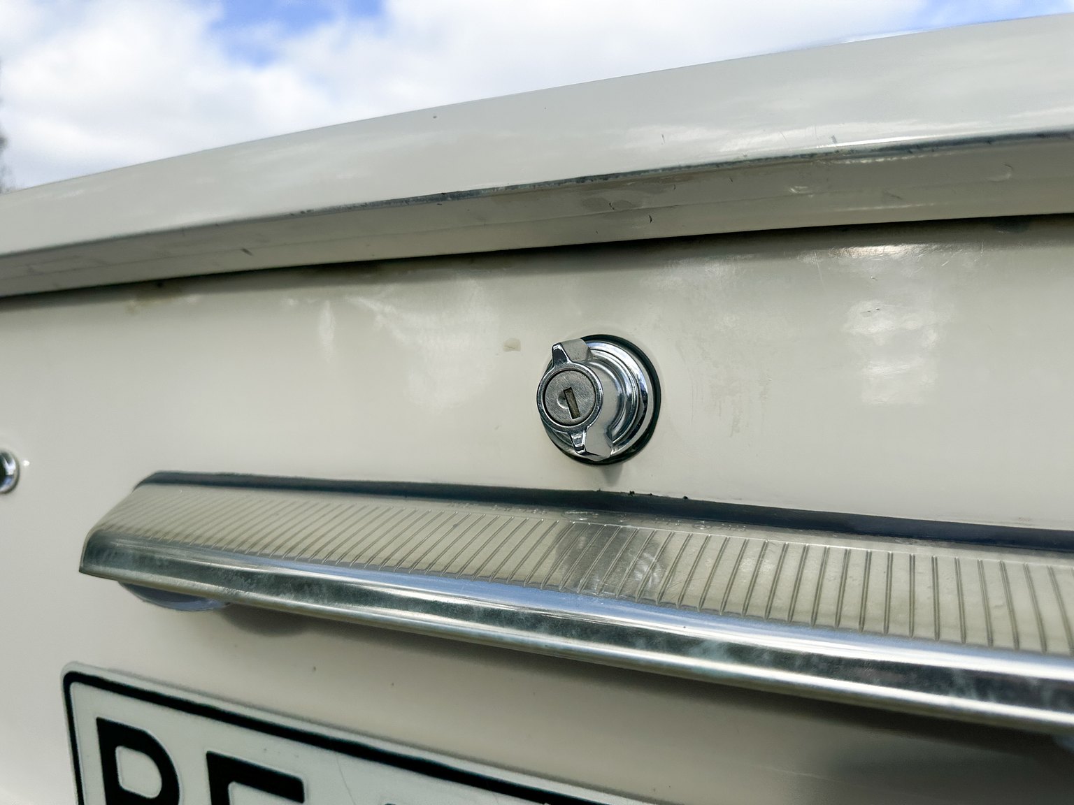 Exterior image of 1967 Volvo 144 1.8 