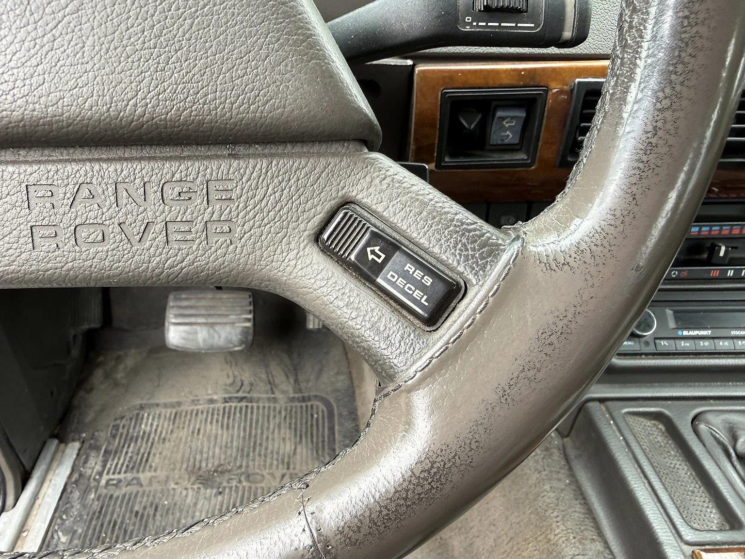 Innenraumfoto von 1990 Range Rover Vogue SE 3.9 (19)