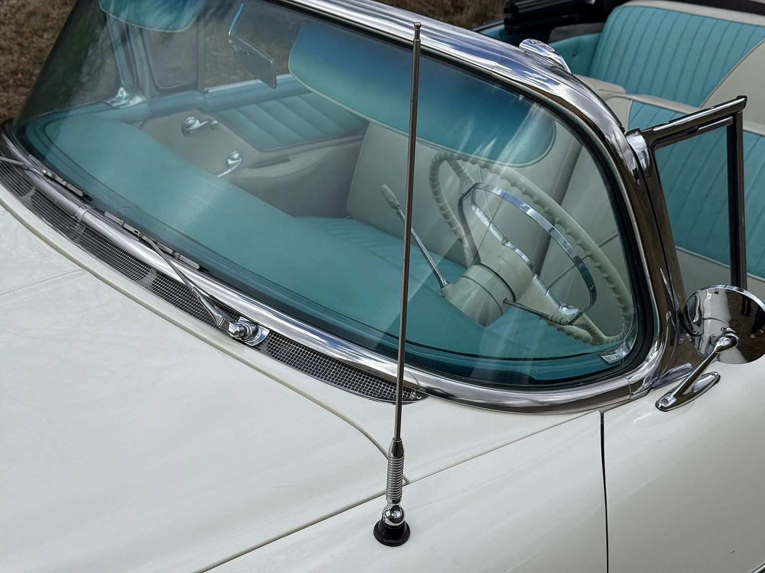 Exteriörbild på 1955 Oldsmobile Super 88 (41)