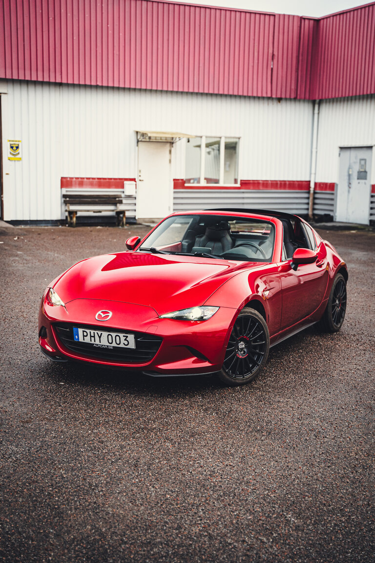 Exteriörbild på 2017 Mazda MX-5 RF - Ett sista race