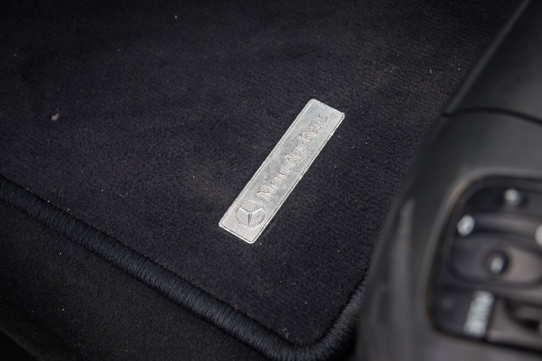 Interior image of 2000 Mercedes-Benz CL600