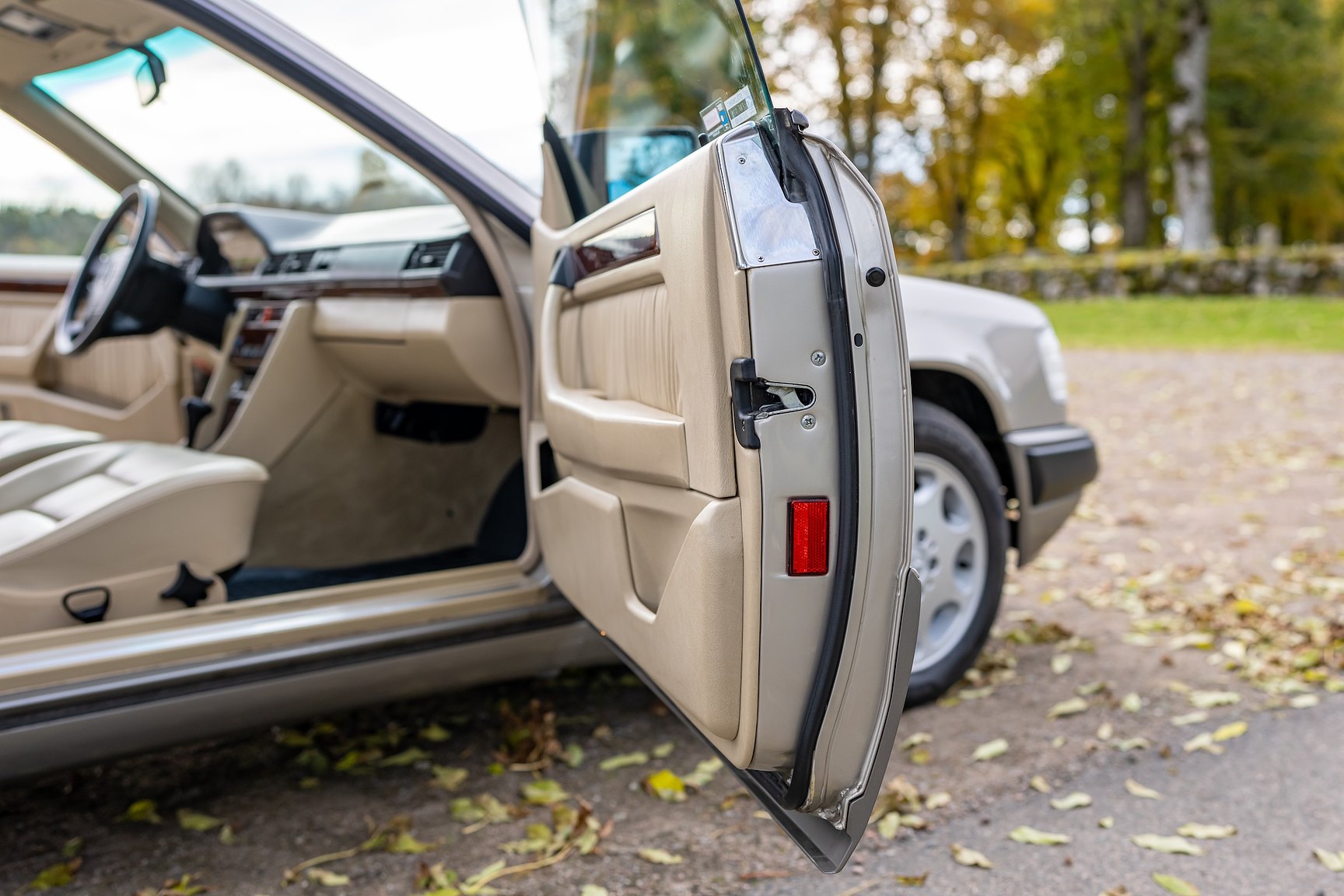 Interiörbild 1992 Mercedes-Benz 300 CE-24
