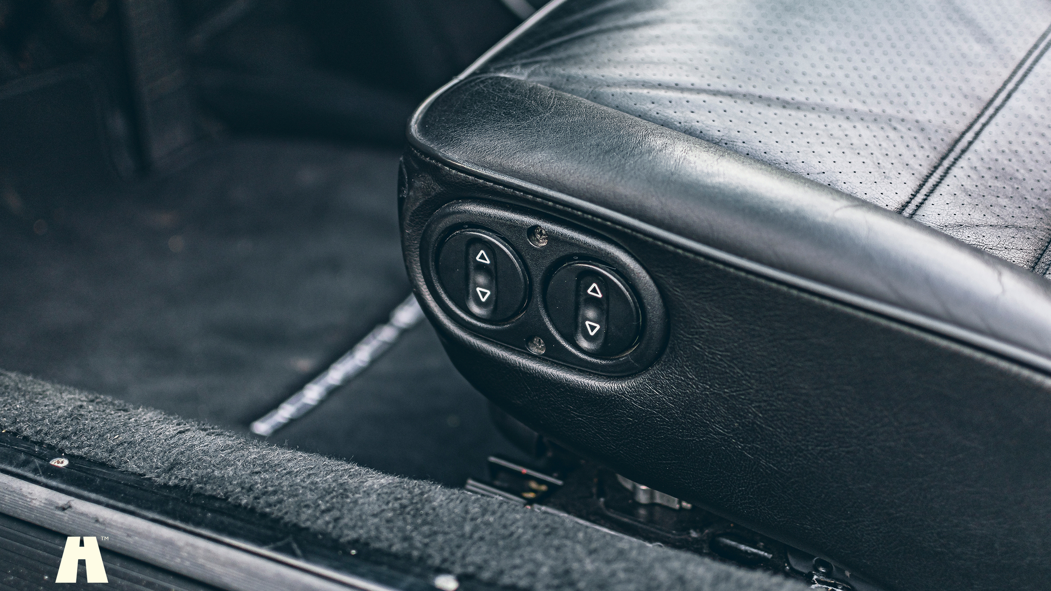 Interior image of 1989 Porsche 911 Carrera 3.2 Targa (11)