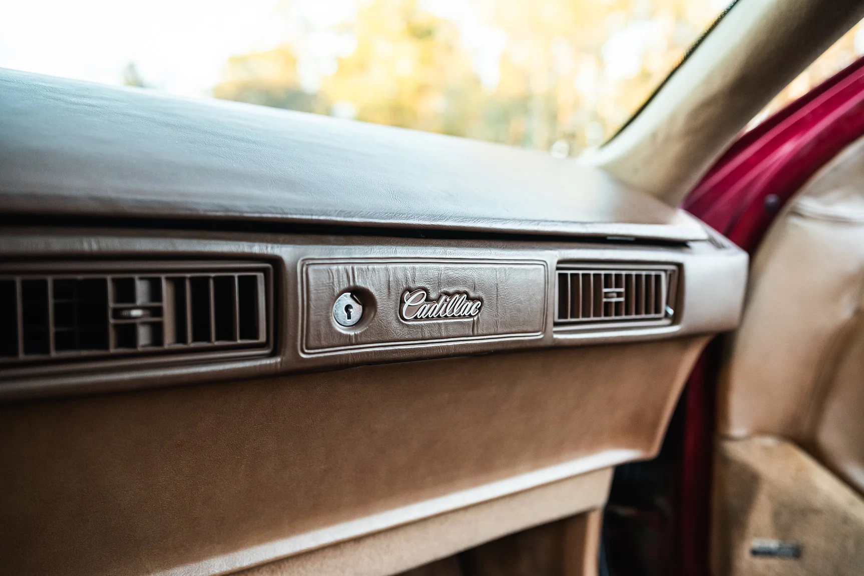 Interior image of 1989 Cadillac Seville (21)