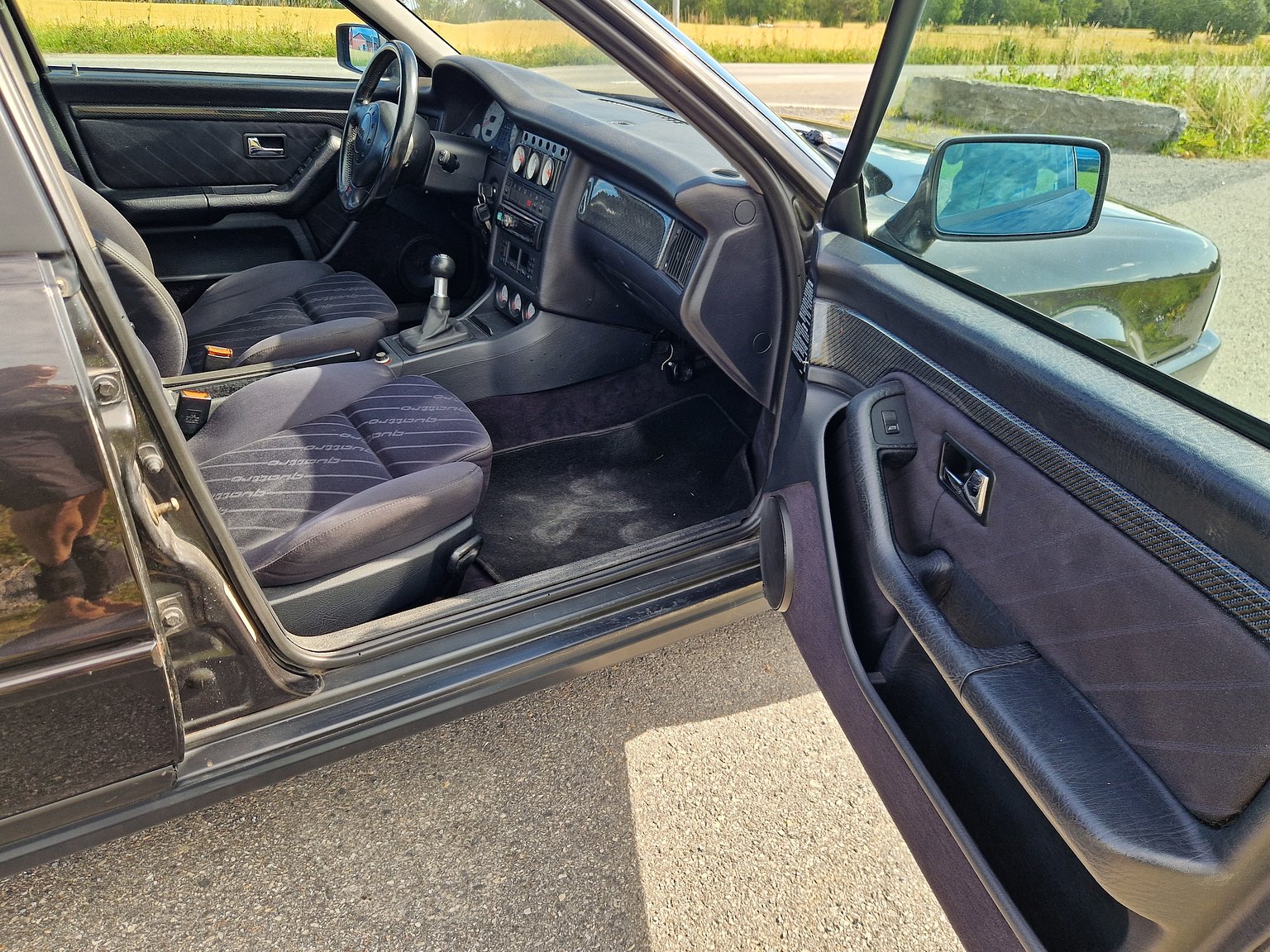 Innenraumfoto von 1993 Audi S2 Avant 2.2 quattro