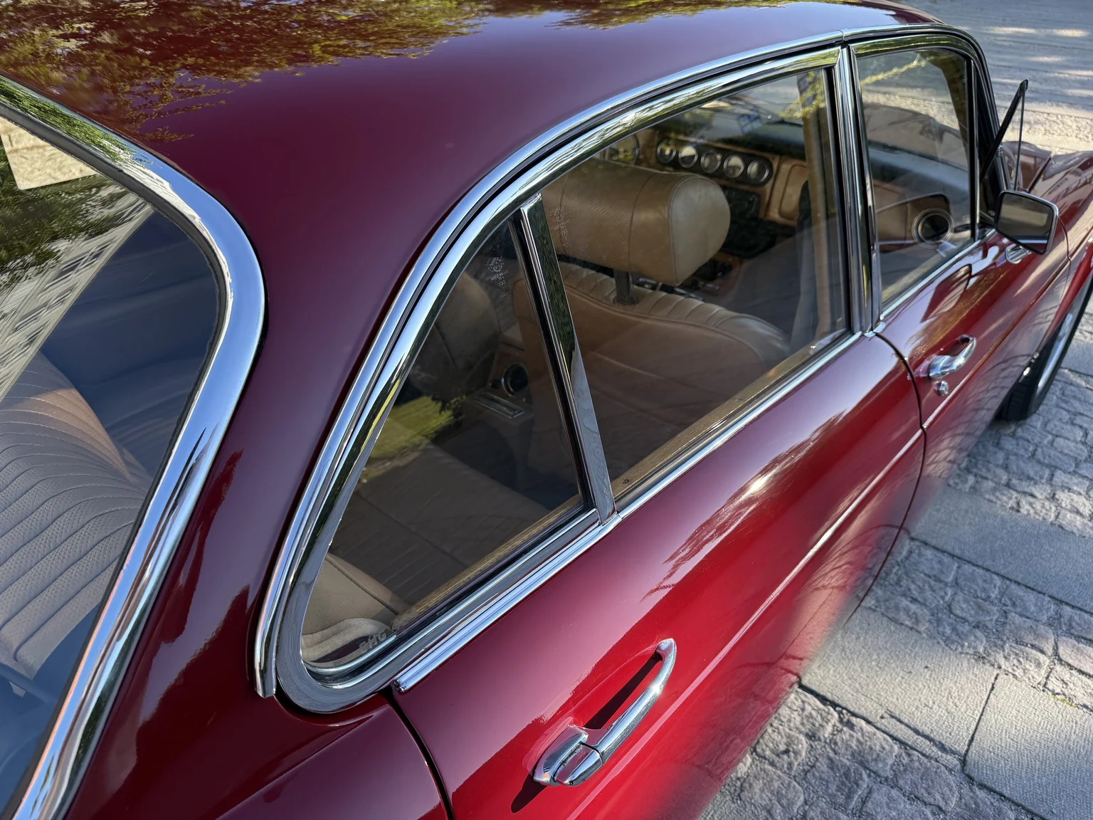 Exterior image of 1970 Jaguar XJ12 Performance (51)