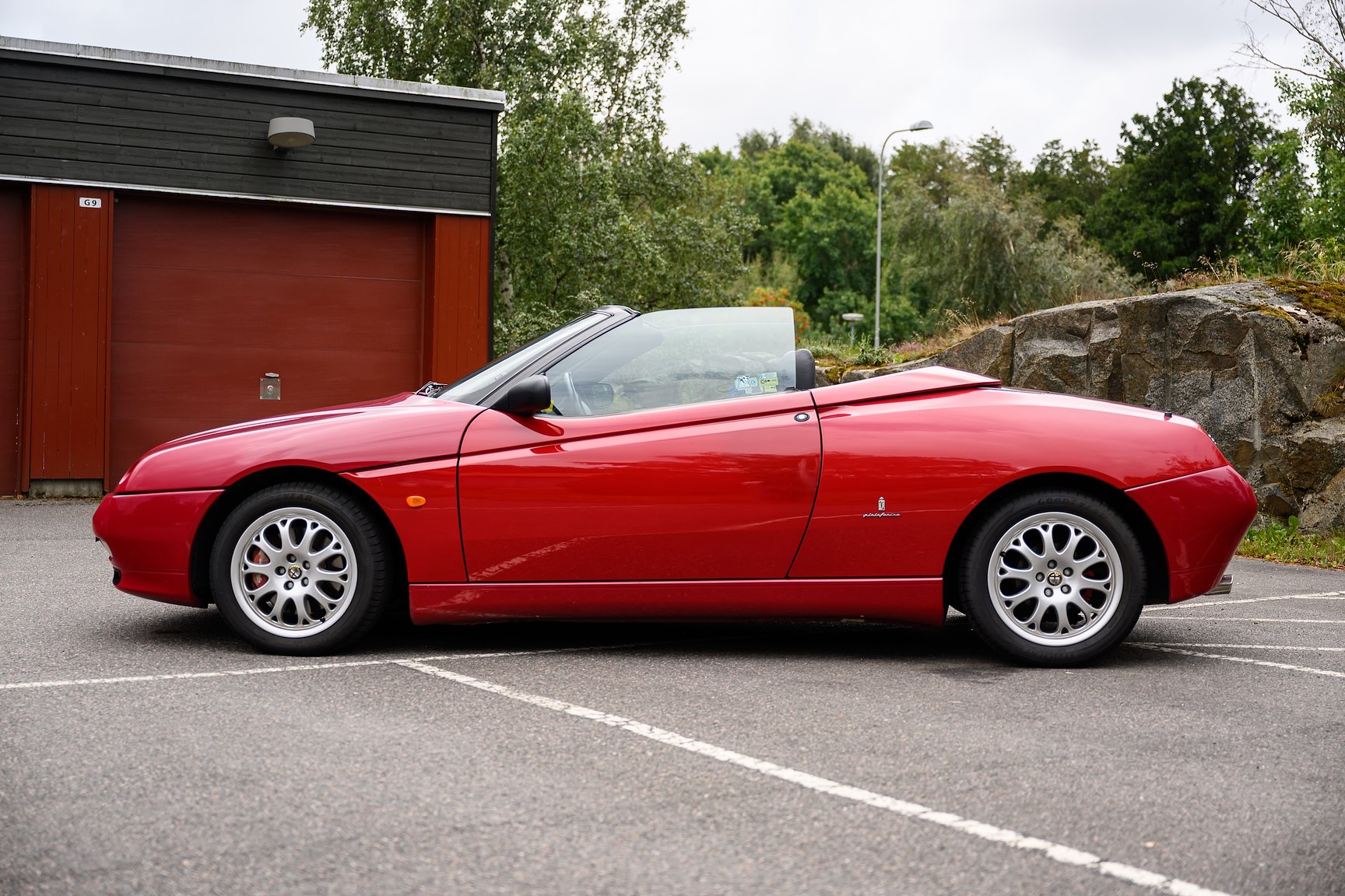 Exterior image of 2001 Alfa Romeo Spider 3.0 V6
