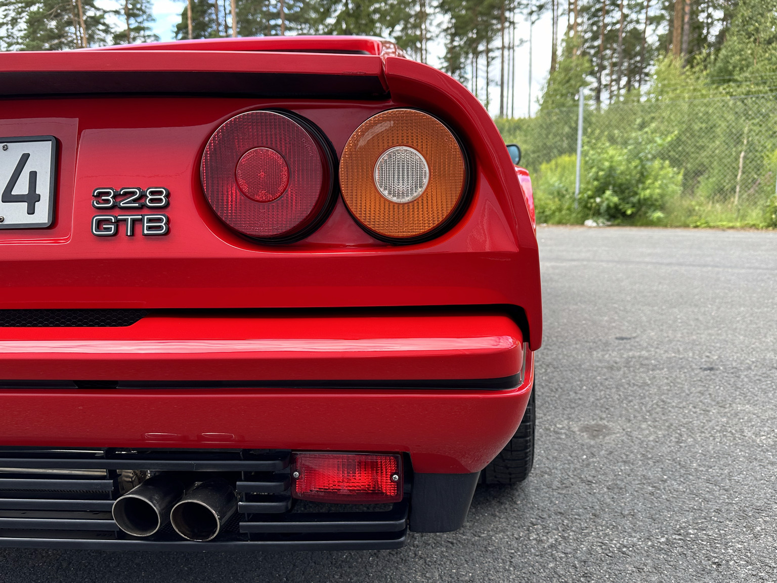Exteriörbild på 1988 Ferrari 328 GTB