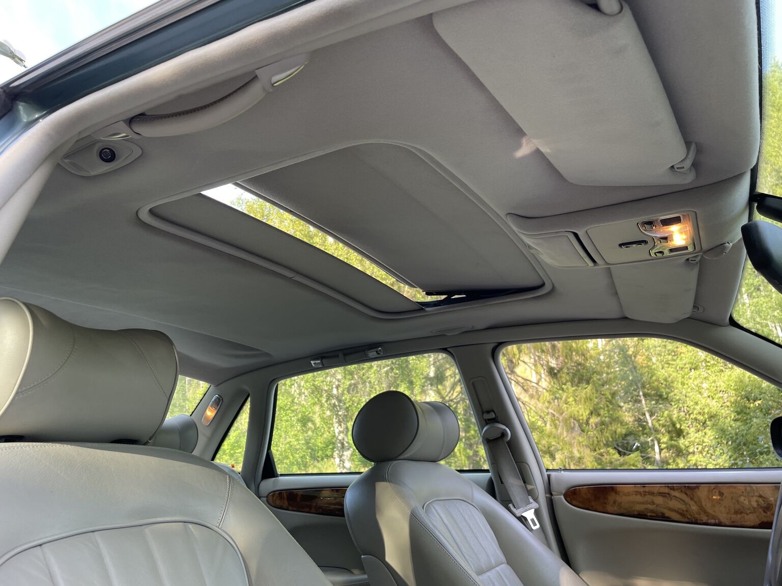 Innenraumfoto von 1998 Jaguar XJ8 Sovereign (26)