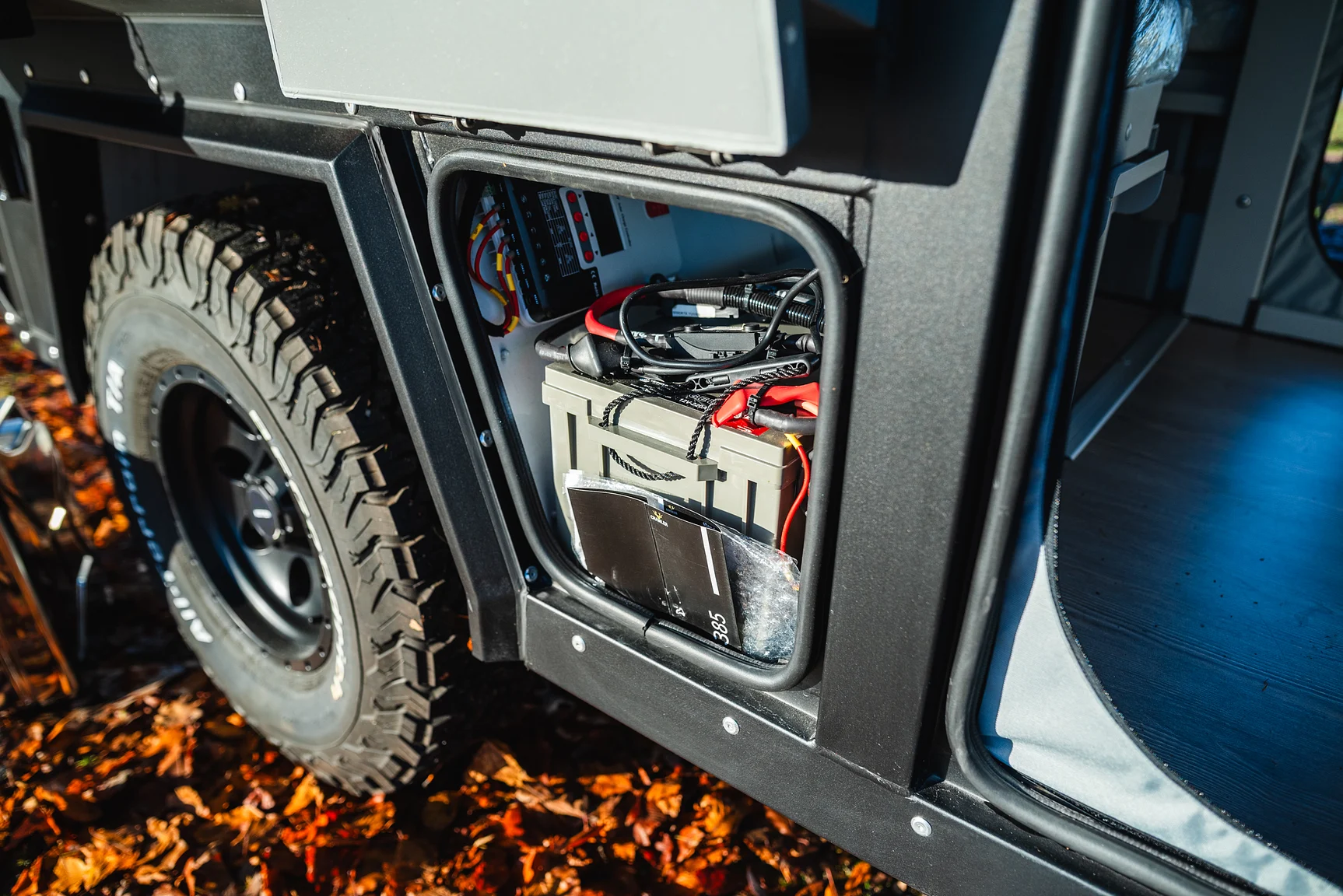 Exterior image of 2025 Northea Trailer Expedition Crawler 458i Offgrid-Camper (54)