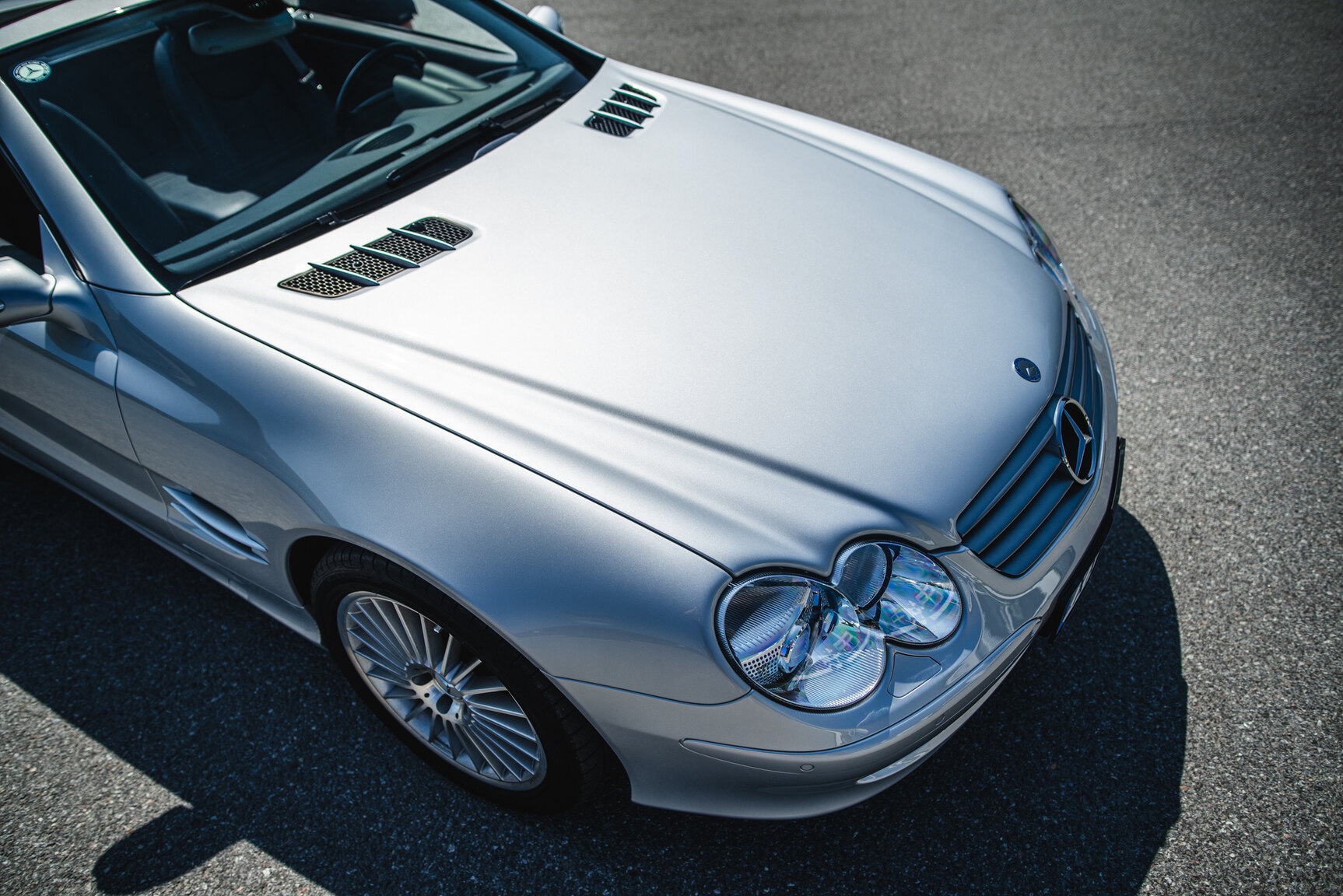 Exterior image of 2006 Mercedes-Benz SL 350