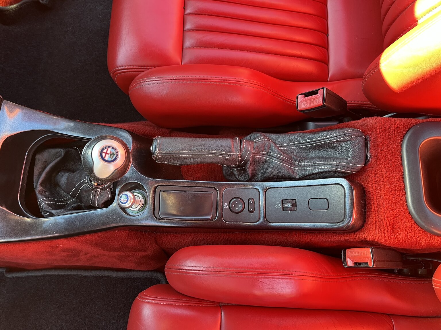 Innenraumfoto von 1998 Alfa Romeo GTV (15)