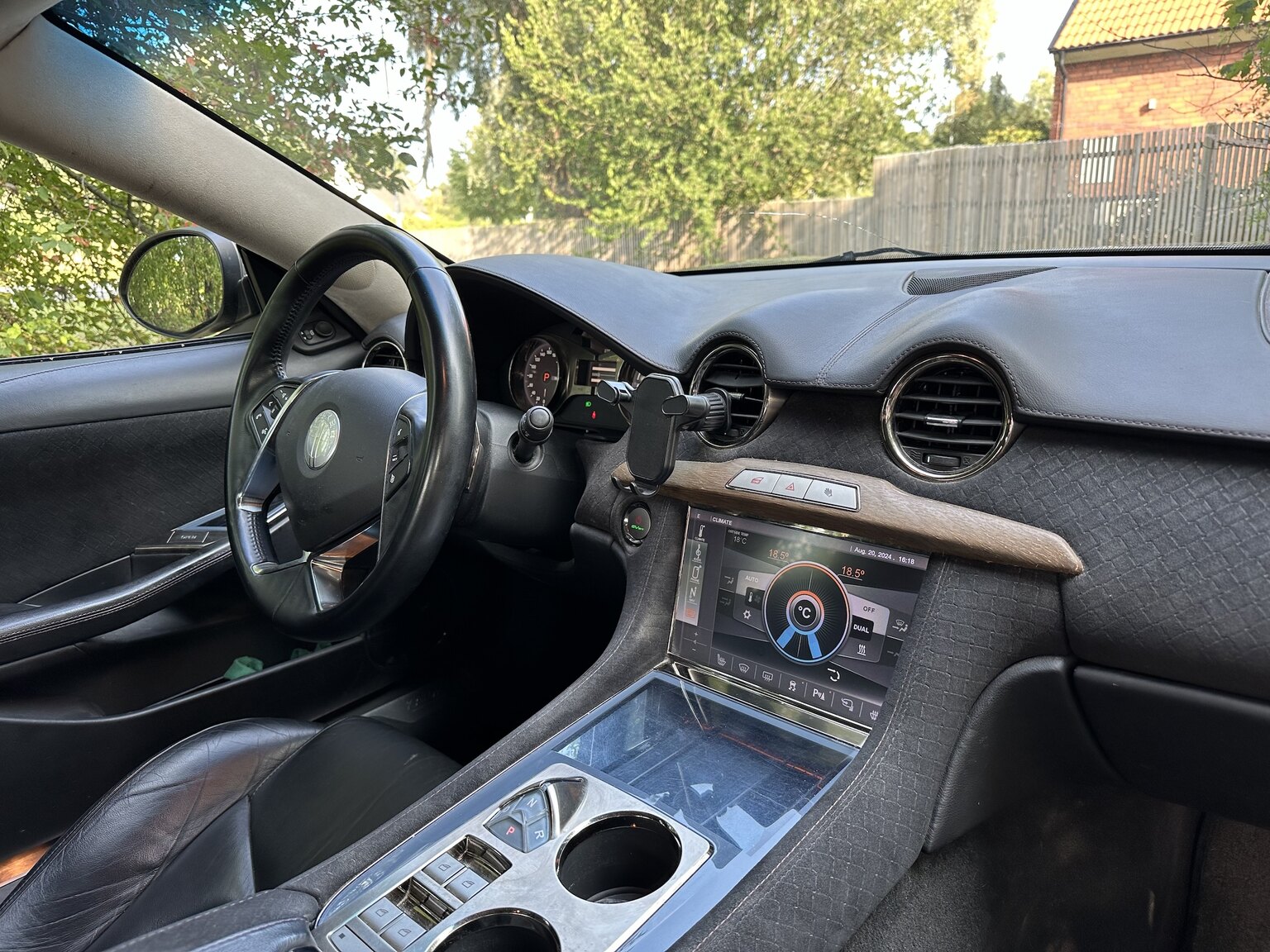 Innenraumfoto von 2012  Fisker Karma
