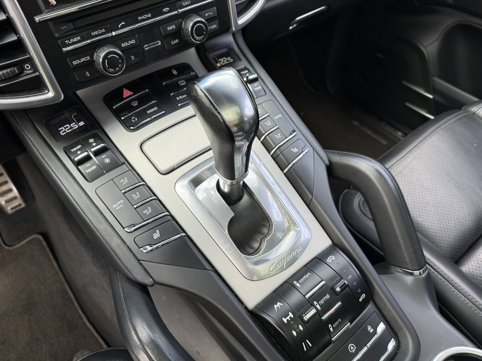 Interior image of 2013 Porsche Cayenne GTS