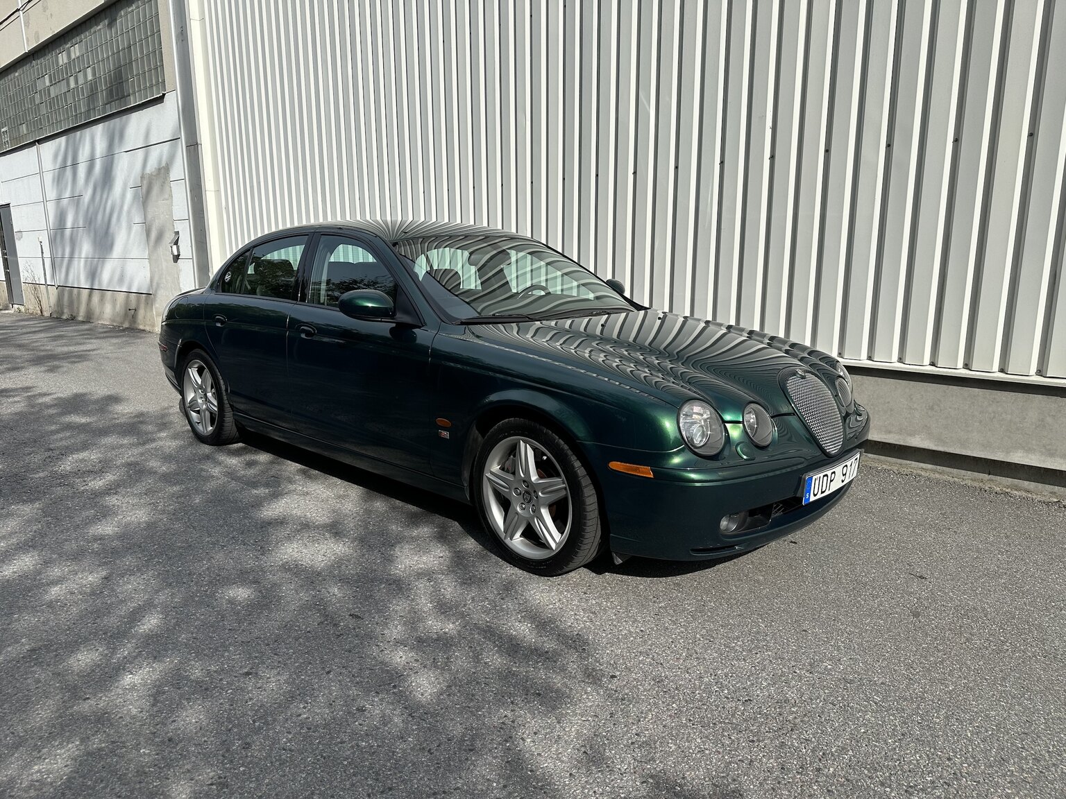 Exteriörbild på 2003 Jaguar S-Type R