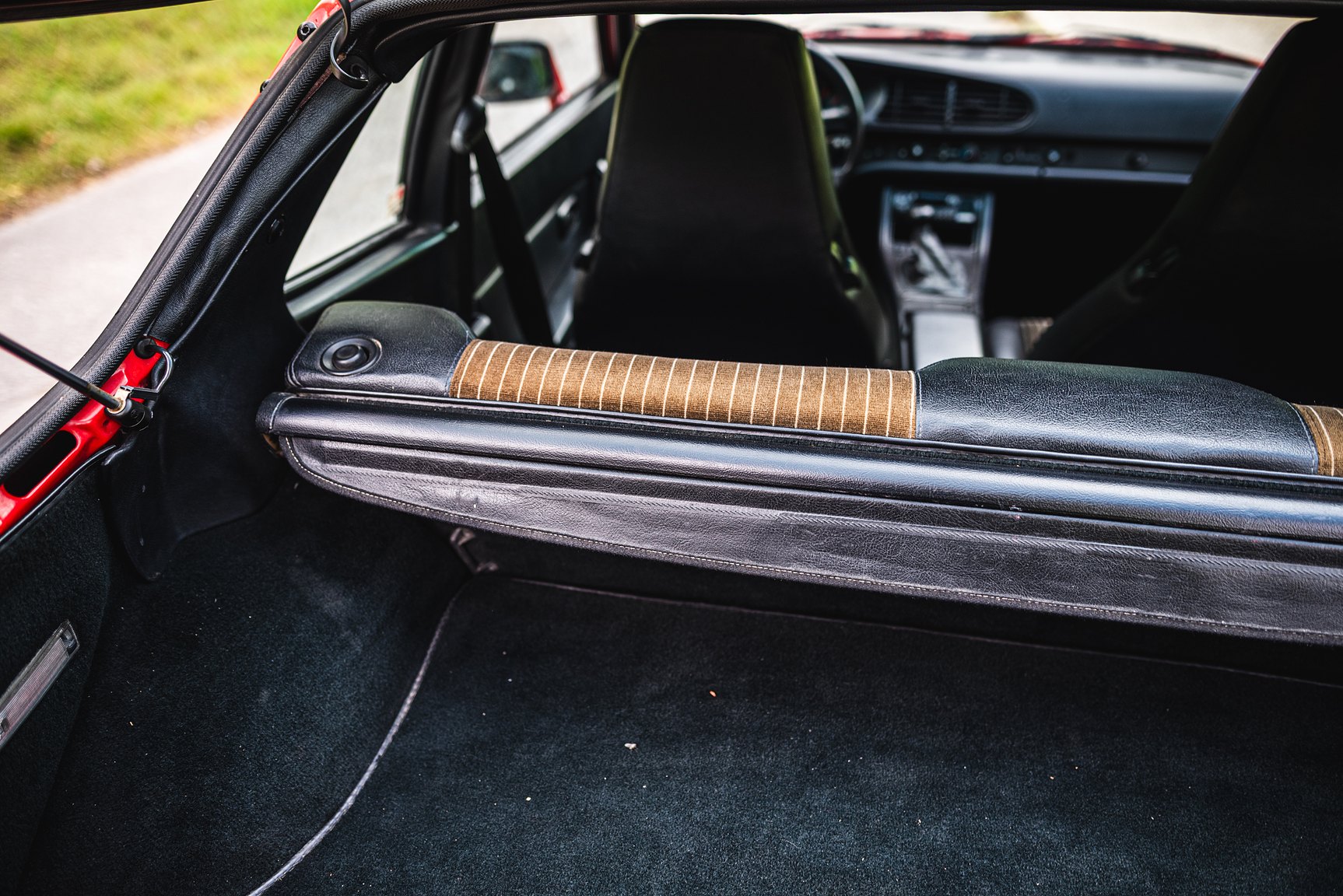 Interior image of 1988 Porsche 944