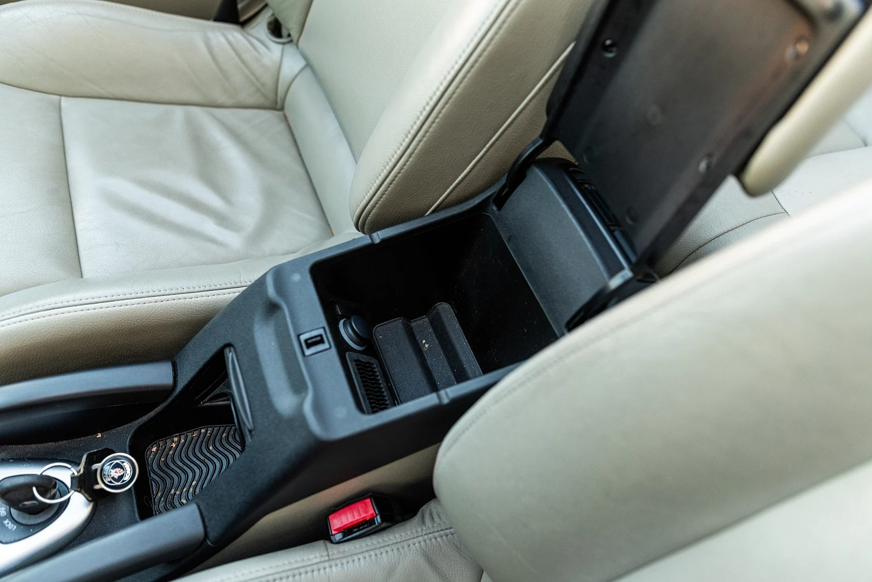 Interior image of 2008 SAAB 9-3 Vector 2.0T Cabriolet (52)