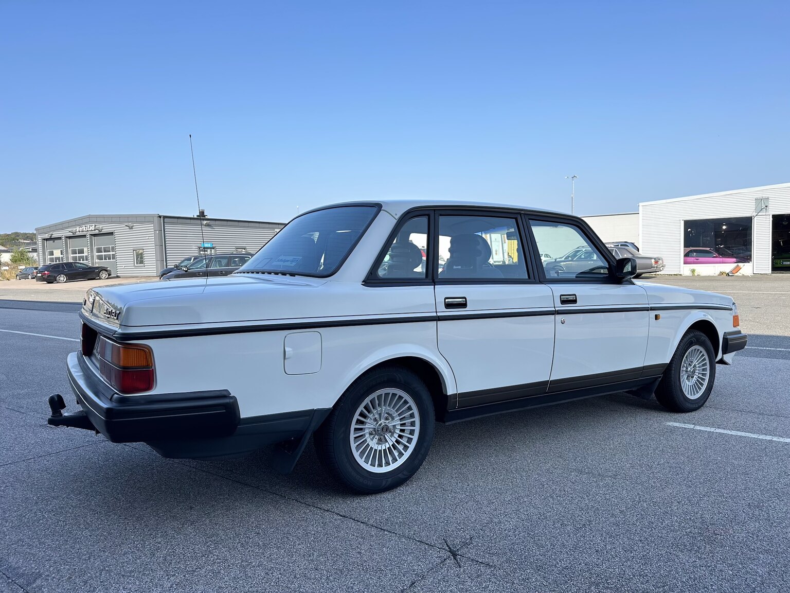Exterior image of 1991 Volvo 240 GLT