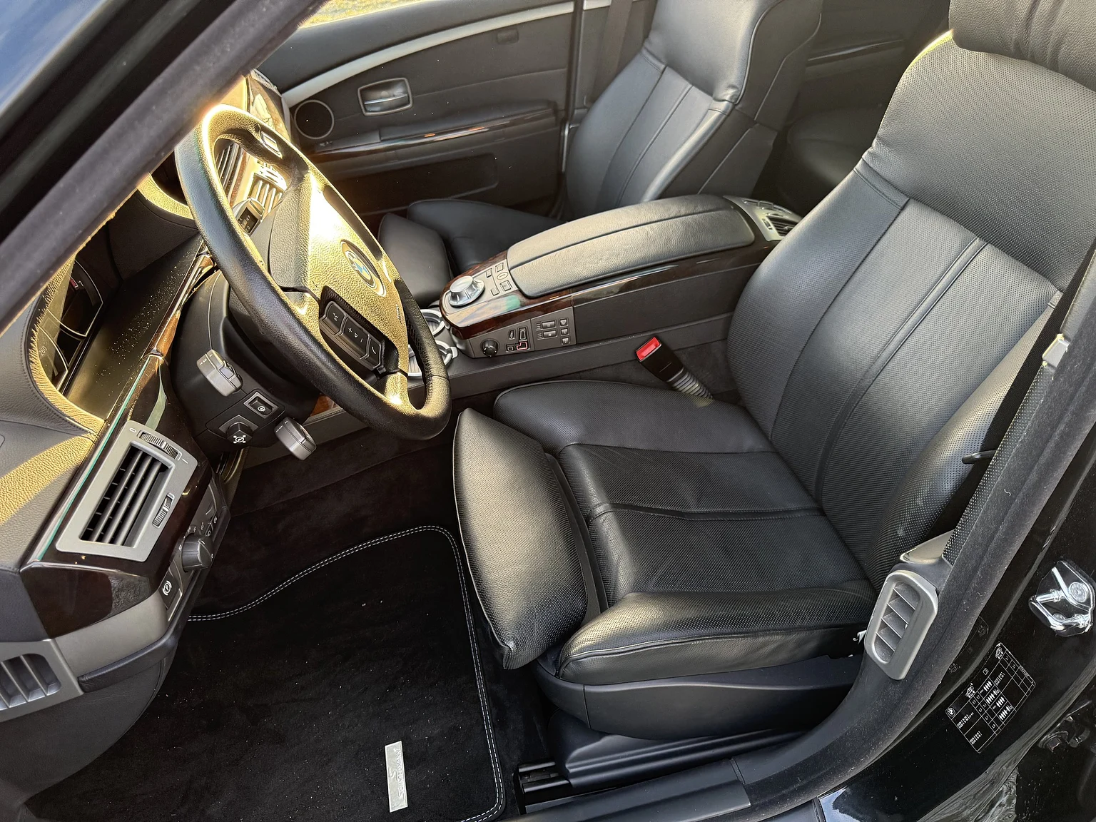 Innenraumfoto von 2003 BMW 760i (5)