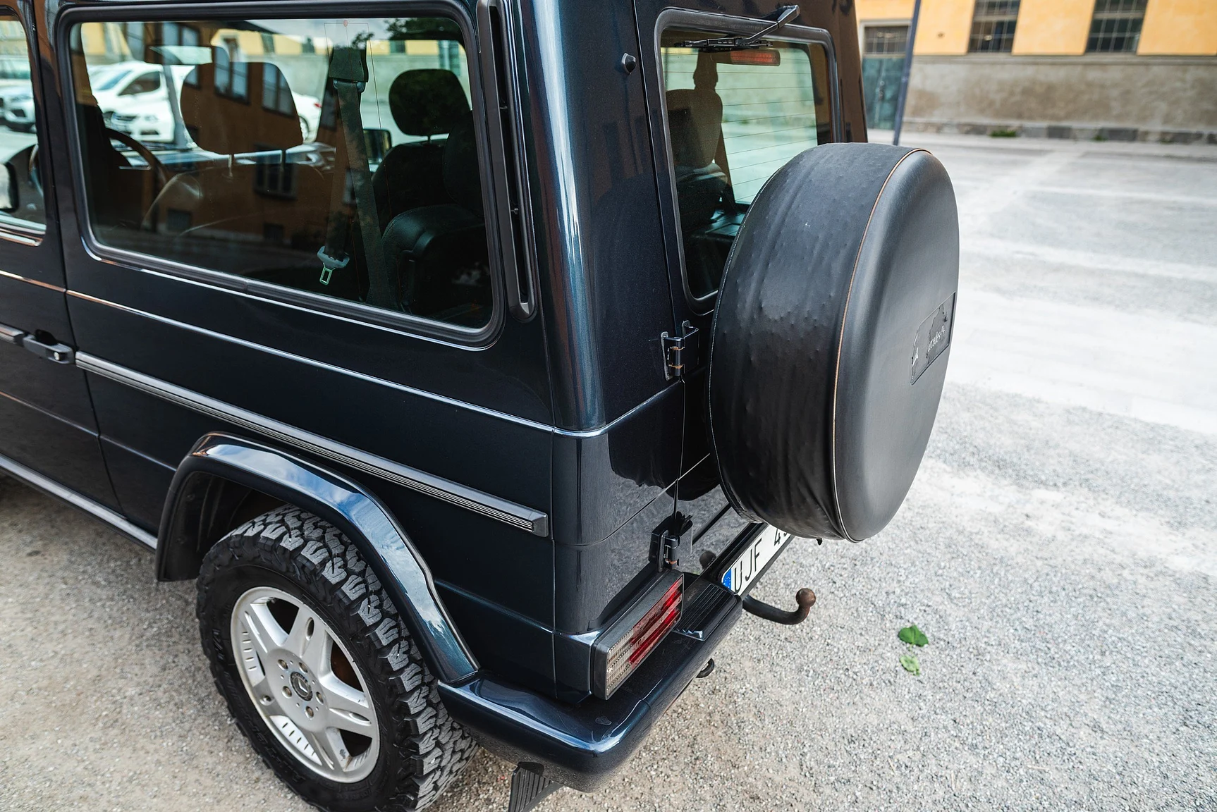 Exterior image of 2002 Mercedes-Benz G400  (15)