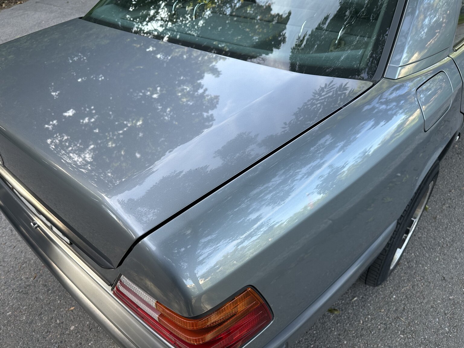 Exteriörbild på 1989 Mercedes-Benz 230E