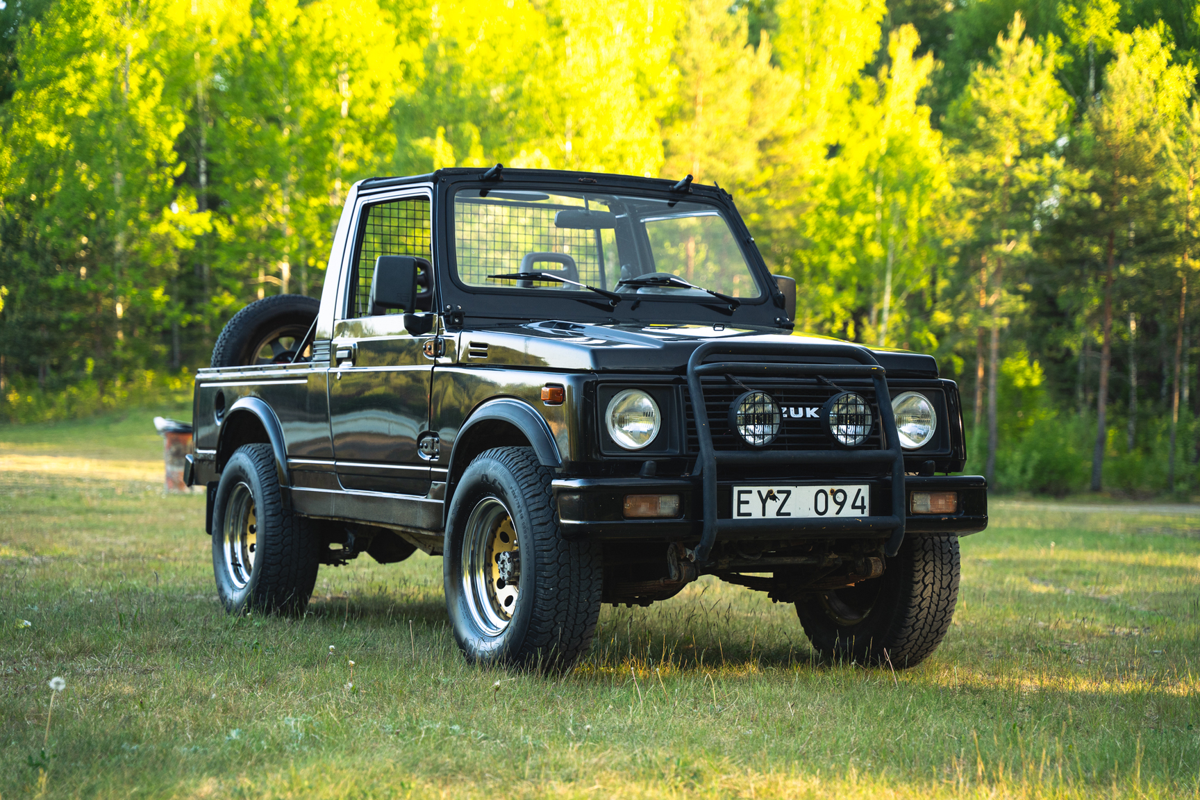 Exterior image of 1987 Suzuki SJ413 long