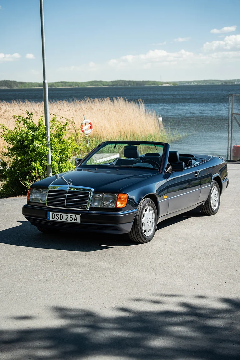 Exteriörbild på 1993 Mercedes-Benz 300 CE-24 Cabriolet (7)