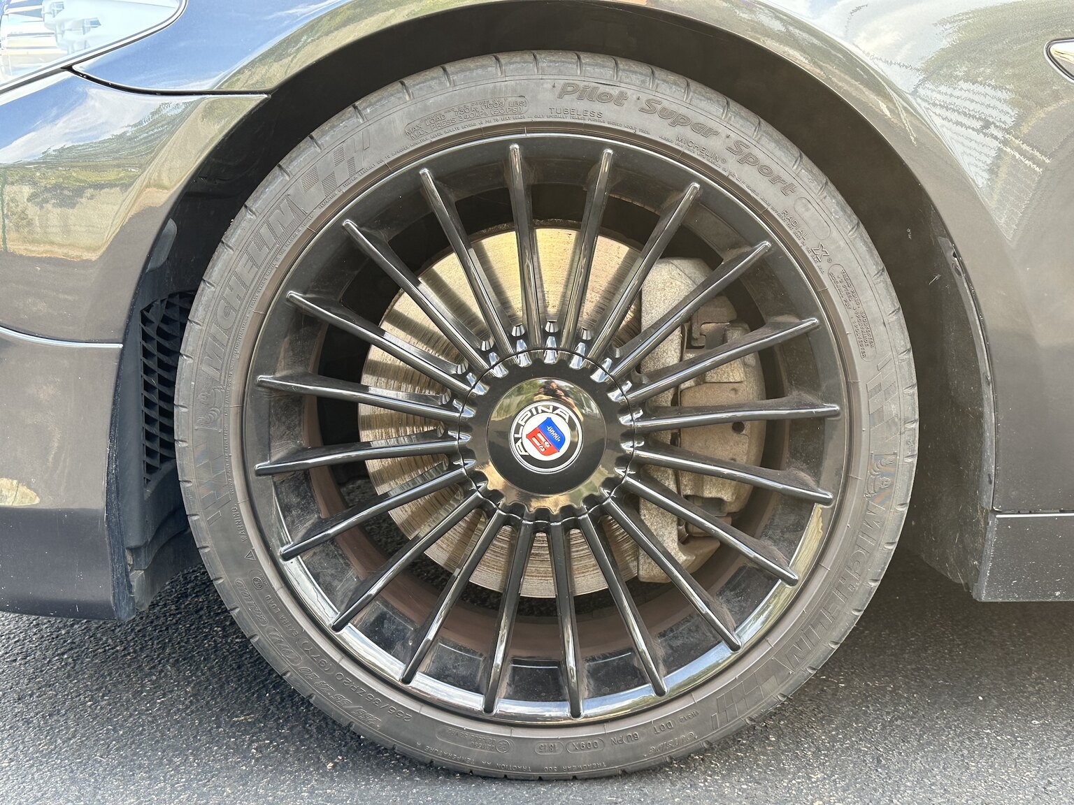 Exterior image of 2011 ALPINA B5 Bi-Turbo Touring Switch-Tronic