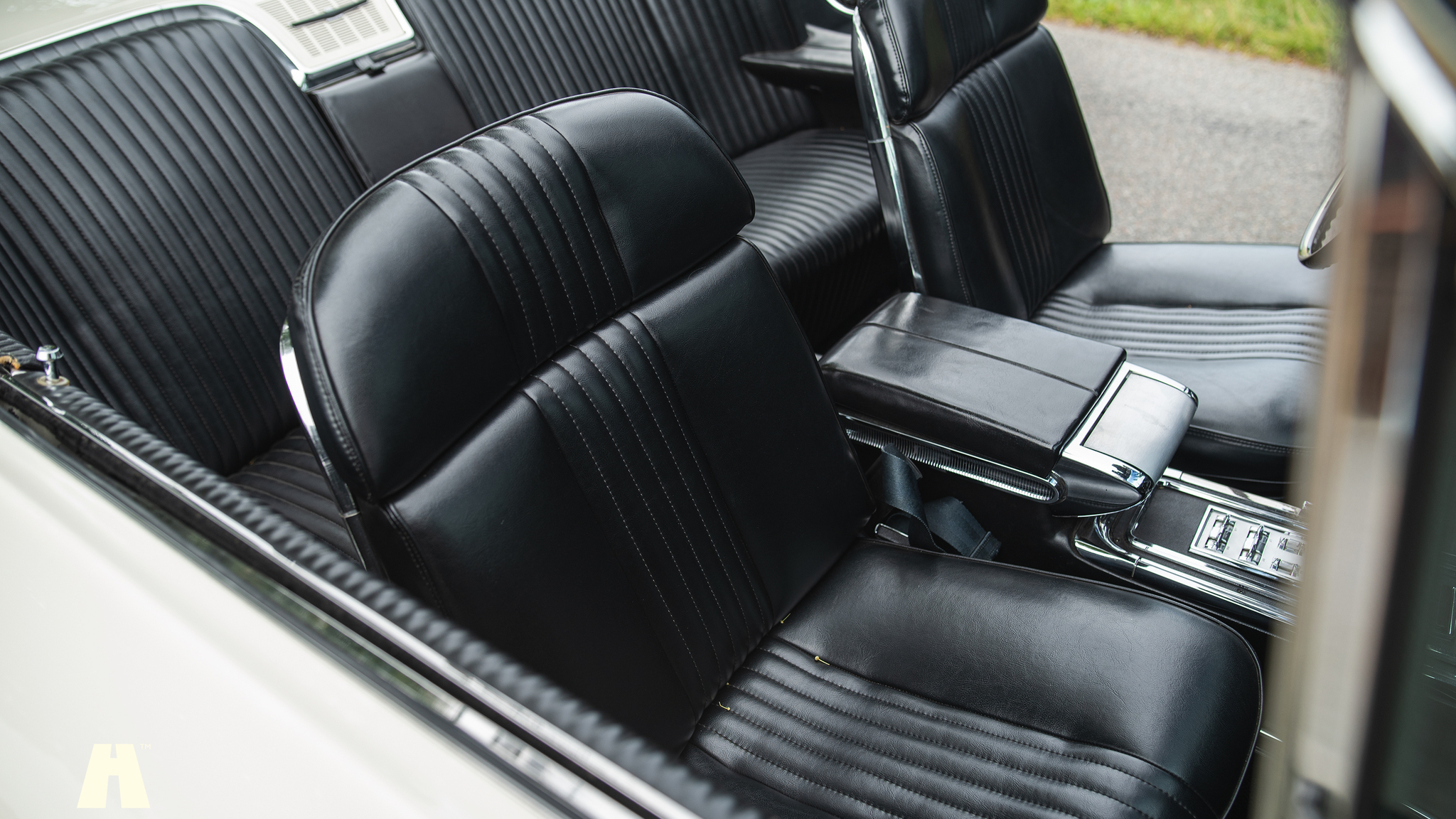 Interior image of 1965 Ford Thunderbird (8)