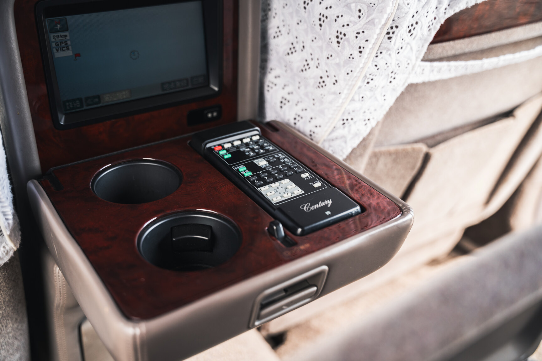 Innenraumfoto von 2000 Toyota Century