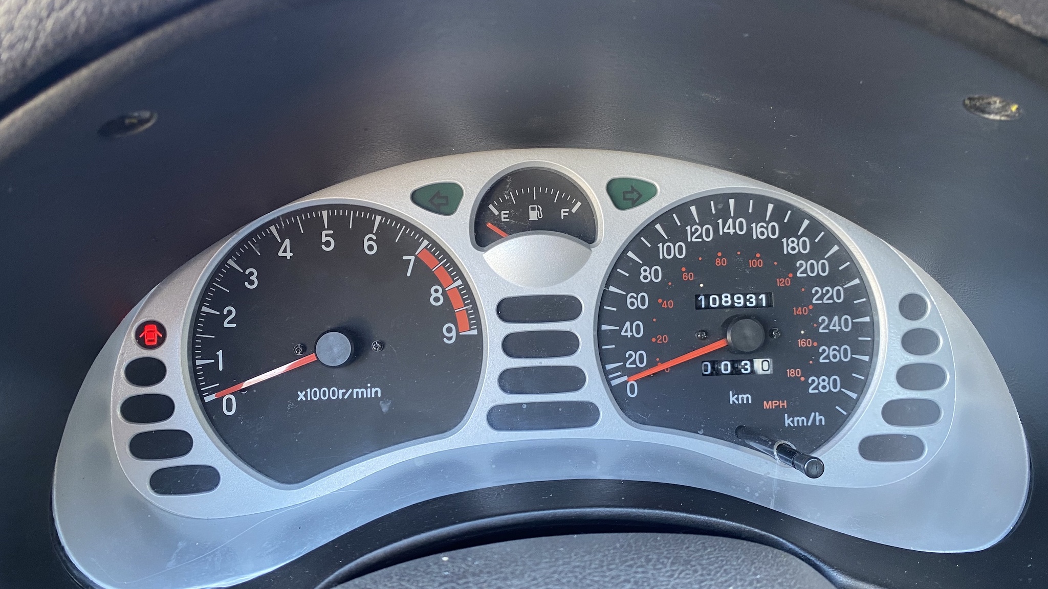 Interior image of 1992 Dodge Stealth (16)