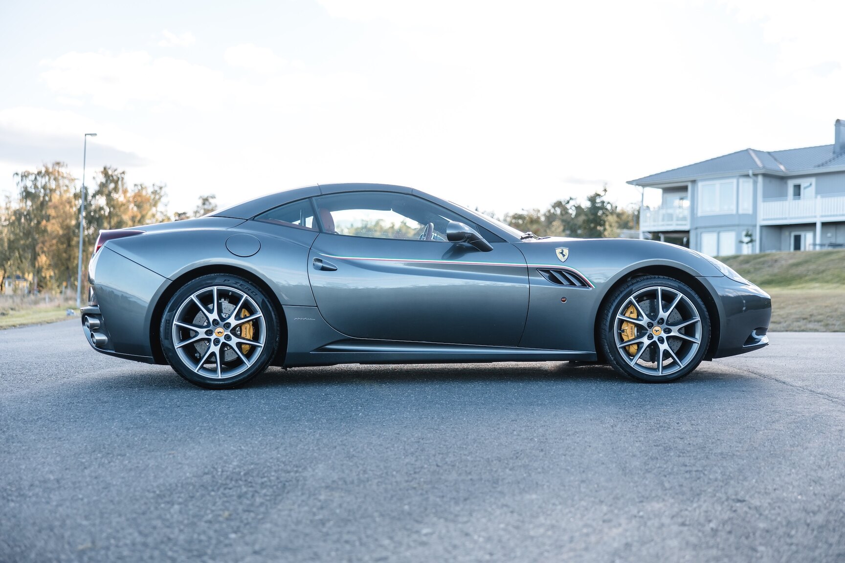 Exterior image of 2011 Ferrari California 
