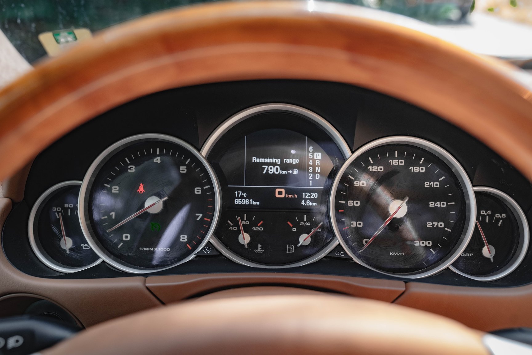 Interior image of 2005 Porsche Cayenne Turbo WLS