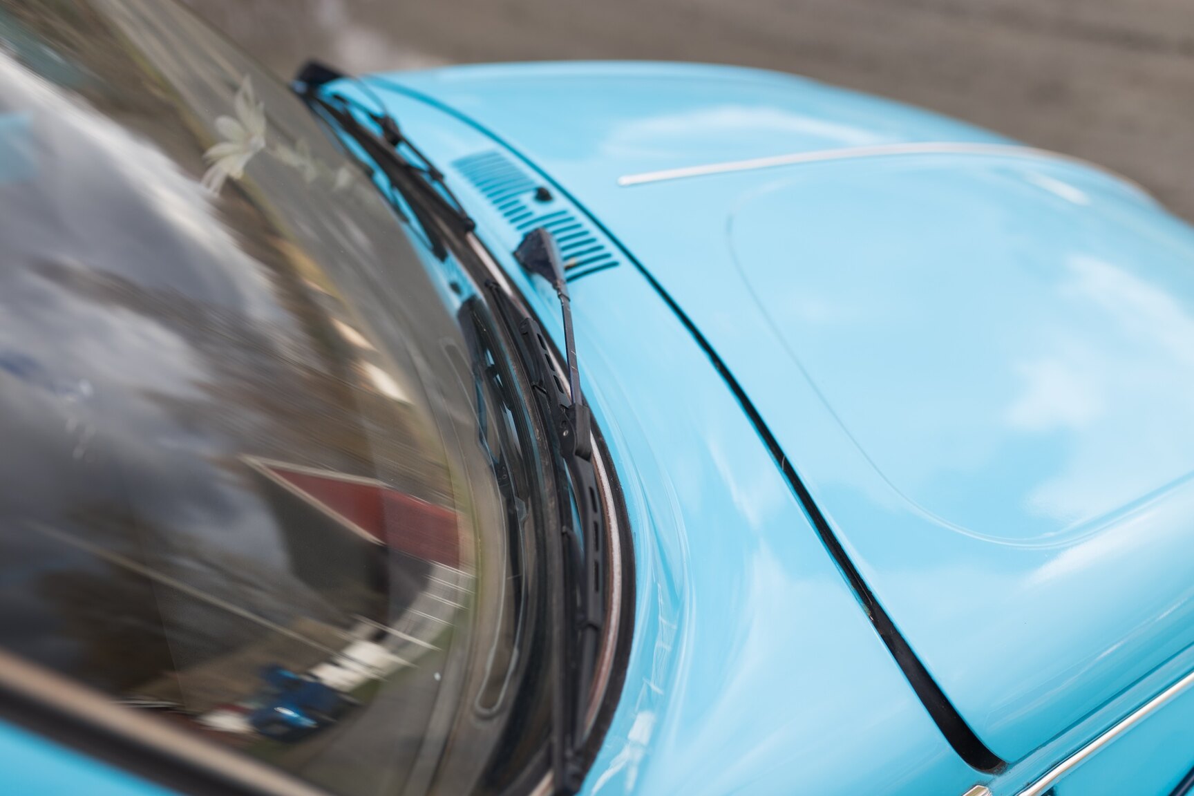 Exterior image of 1974 VW 1303 LS CAB (54)