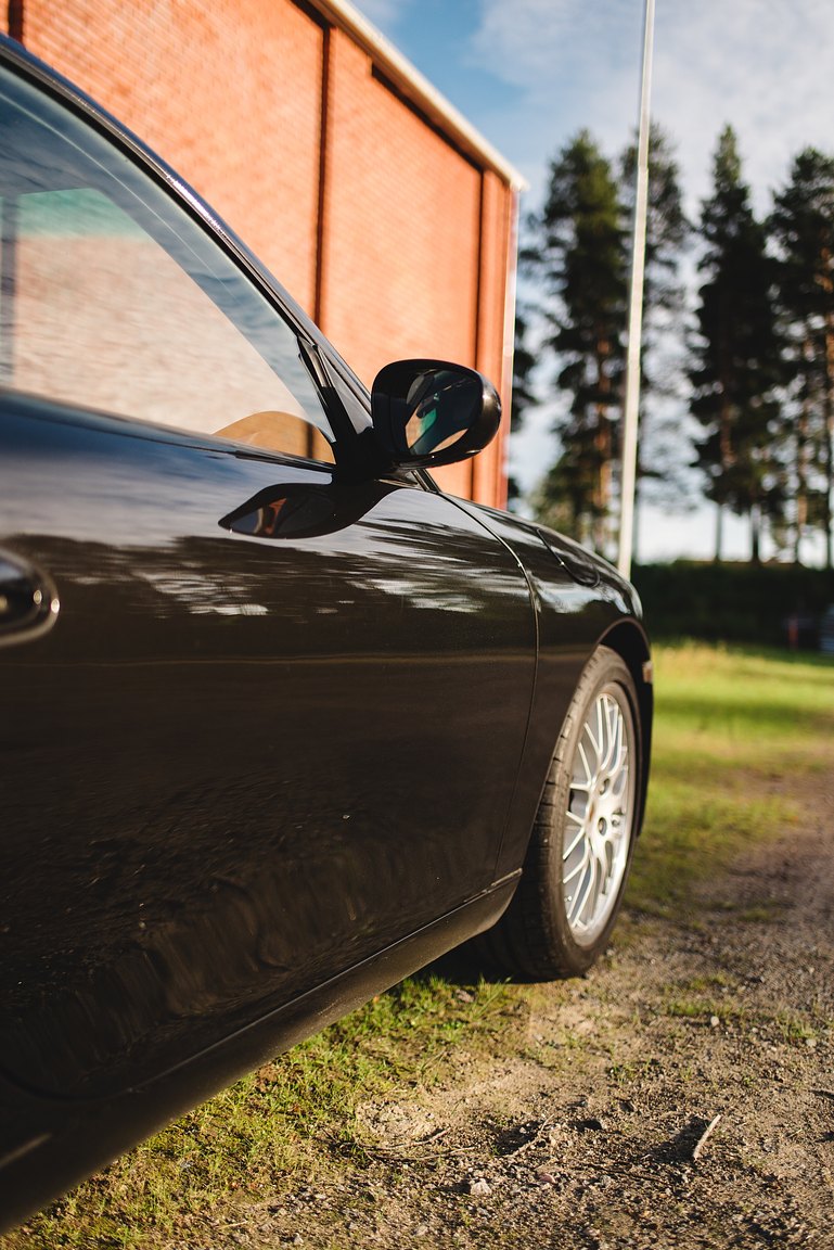 Exterior image of 1998 Porsche 996 Carrera 