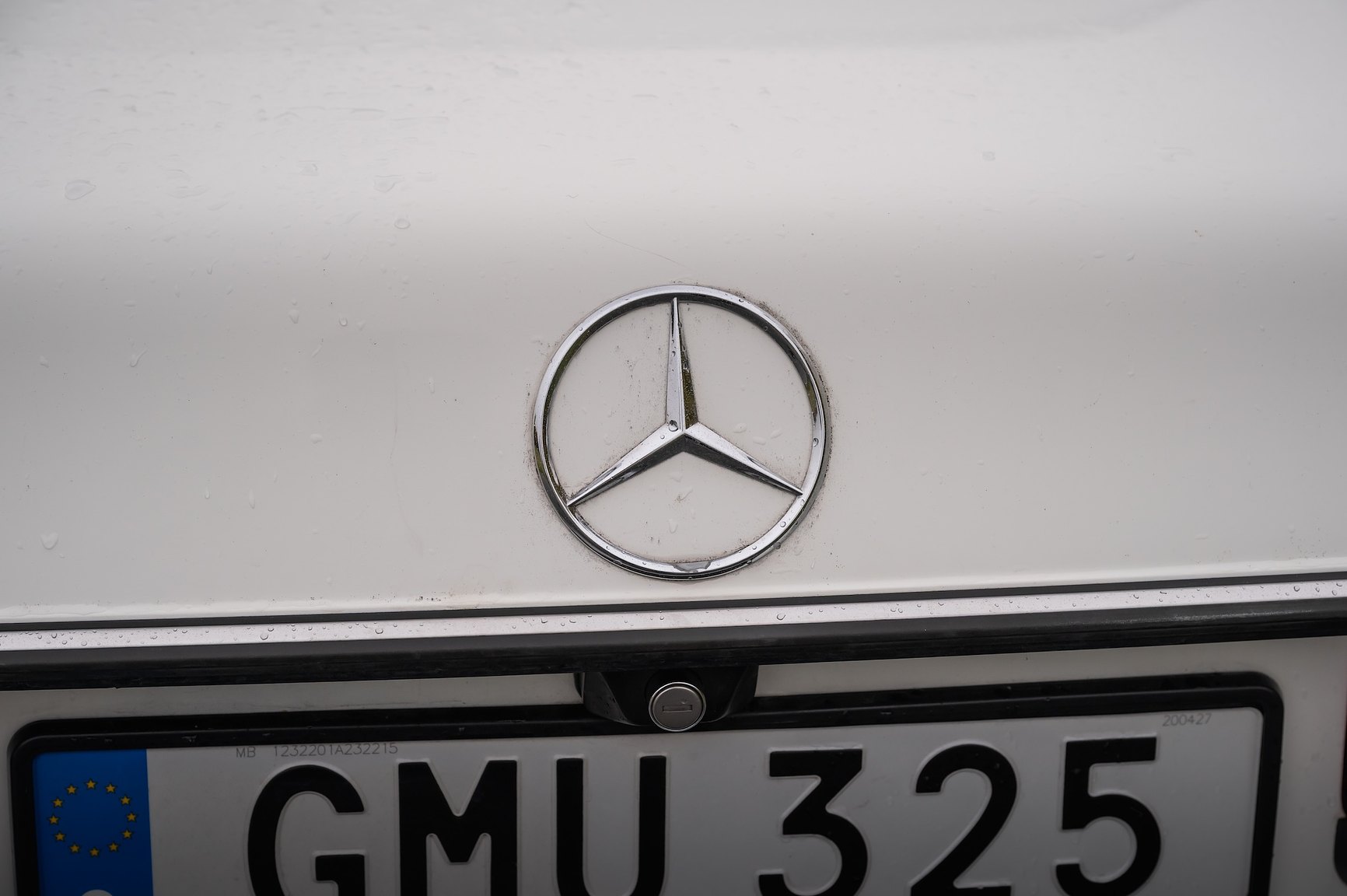 Exterior image of 1985 Mercedes-Benz 200 Automatic