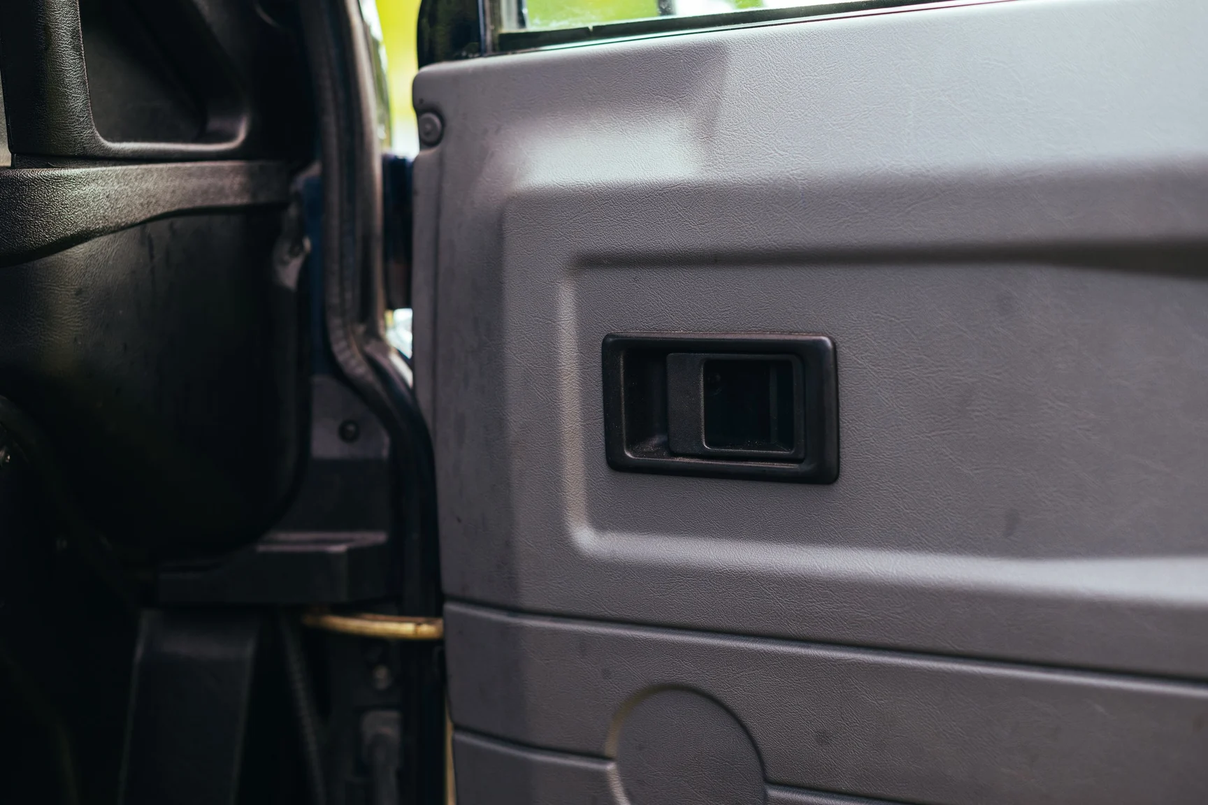 Interior image of 2002 Land Rover Defender 110 Kombi Td5 (26)