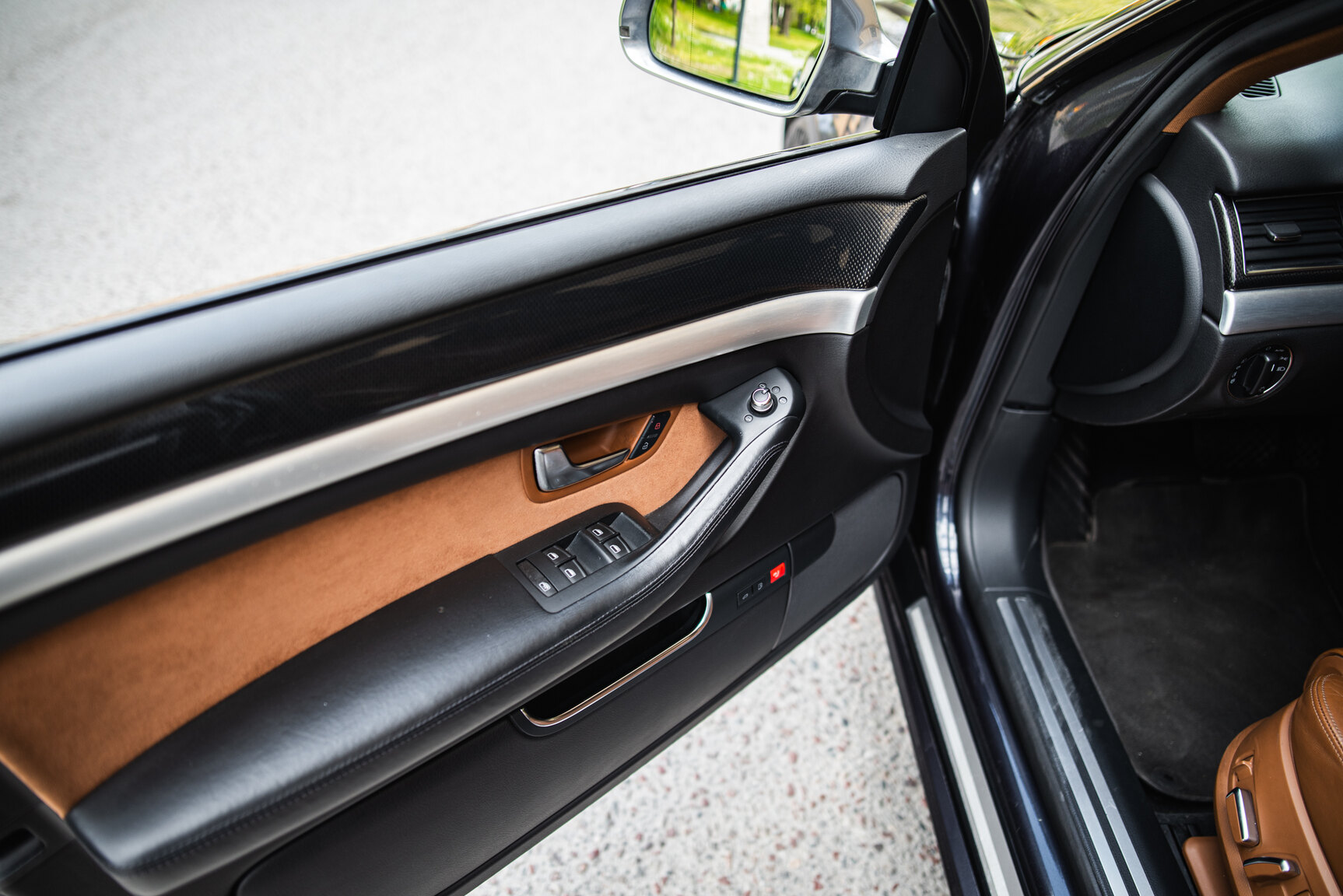Interior image of 2009 Audi S8 5.2 V10 FSI Quattro