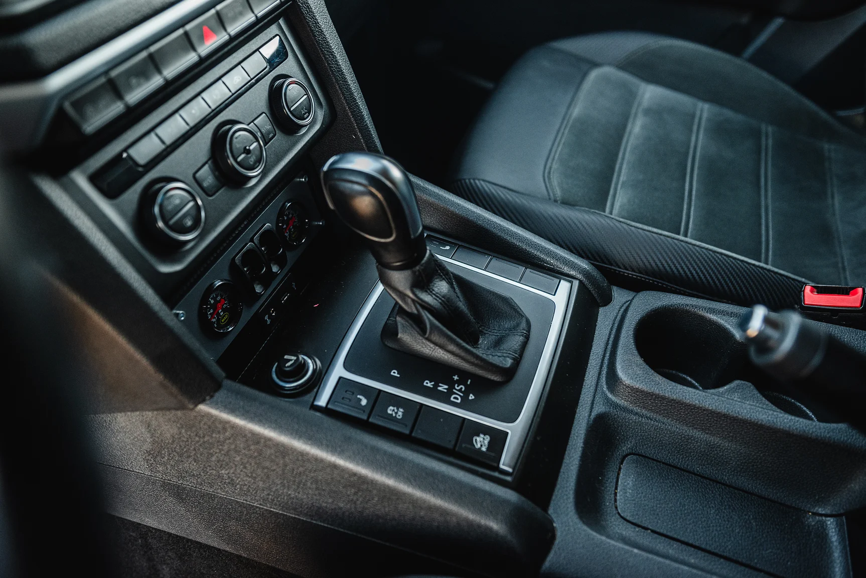 Interior image of 2020 Northea Camper Expedition Volkswagen Amarok (30)