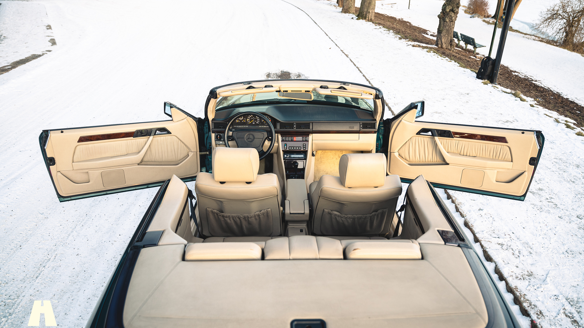 Innenraumfoto von 1995 Mercedes-Benz E320 Cabriolet 